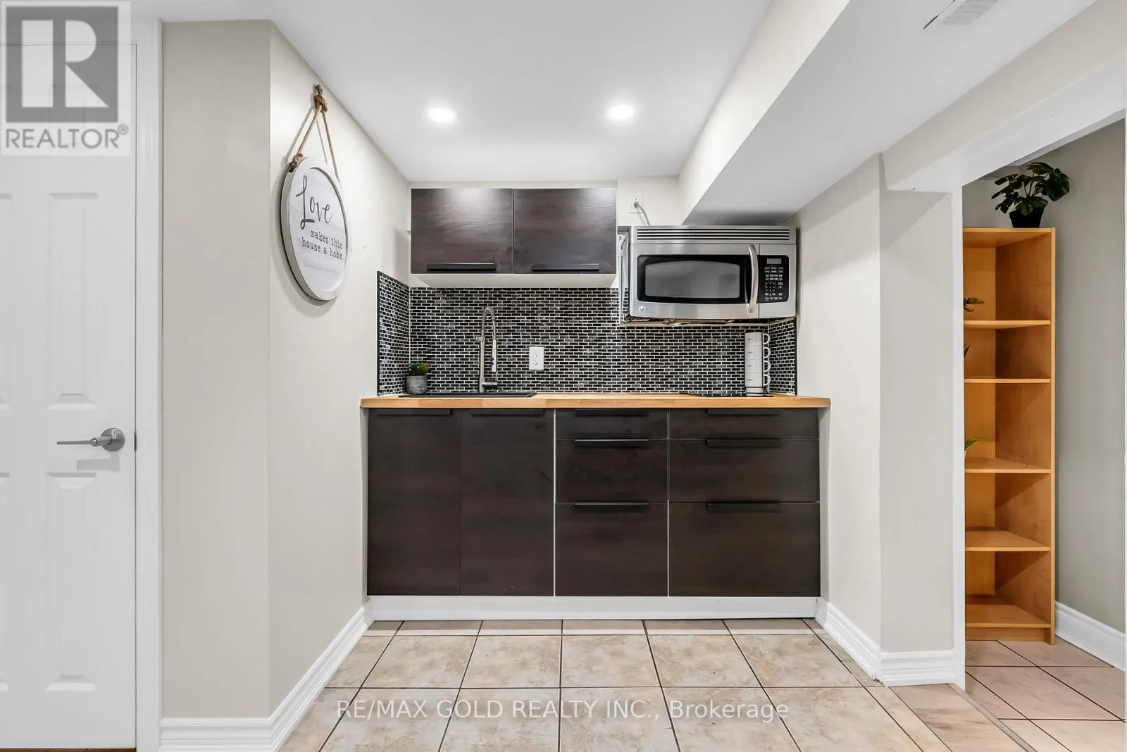 52 PARADELLE CRESCENT