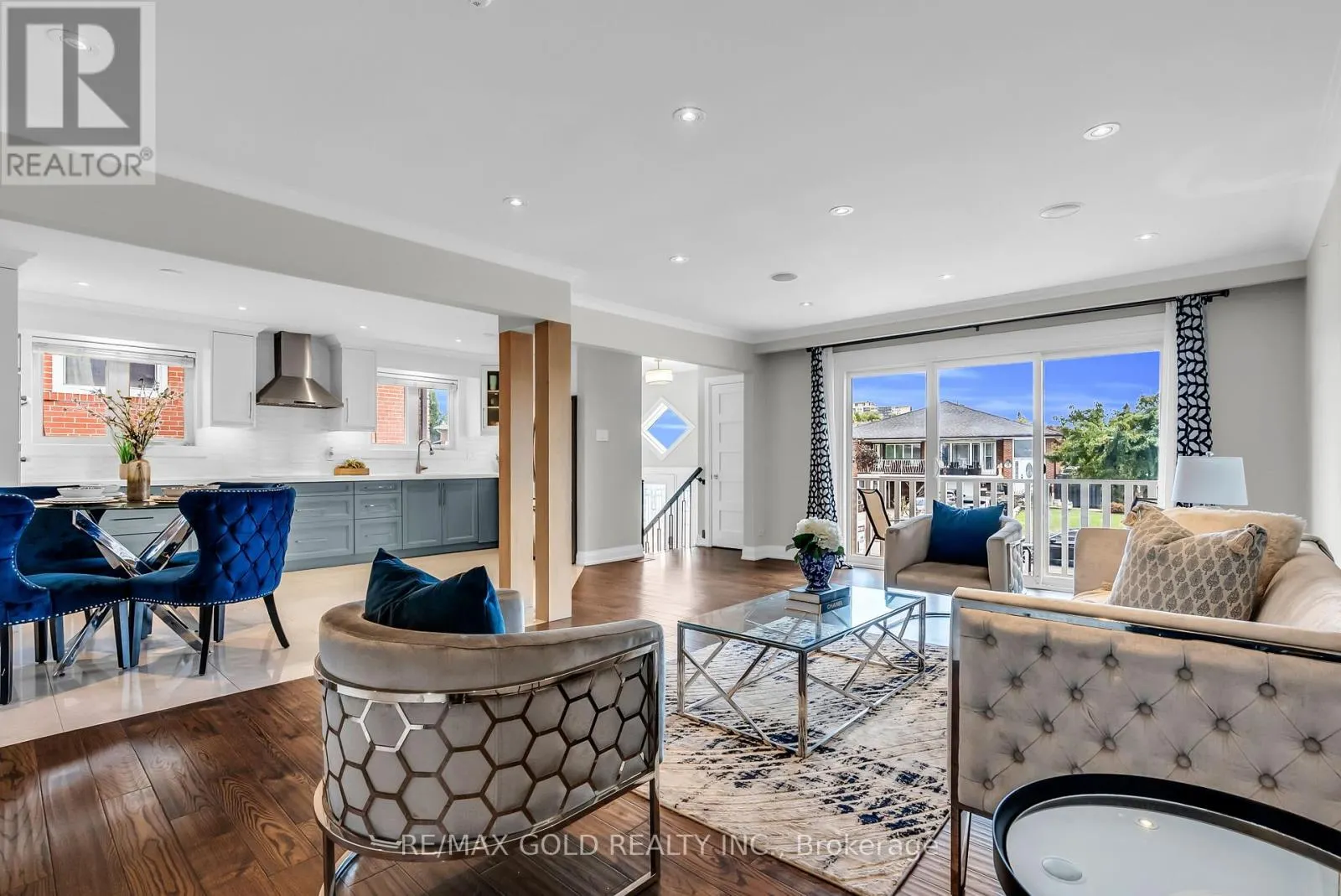 52 PARADELLE CRESCENT