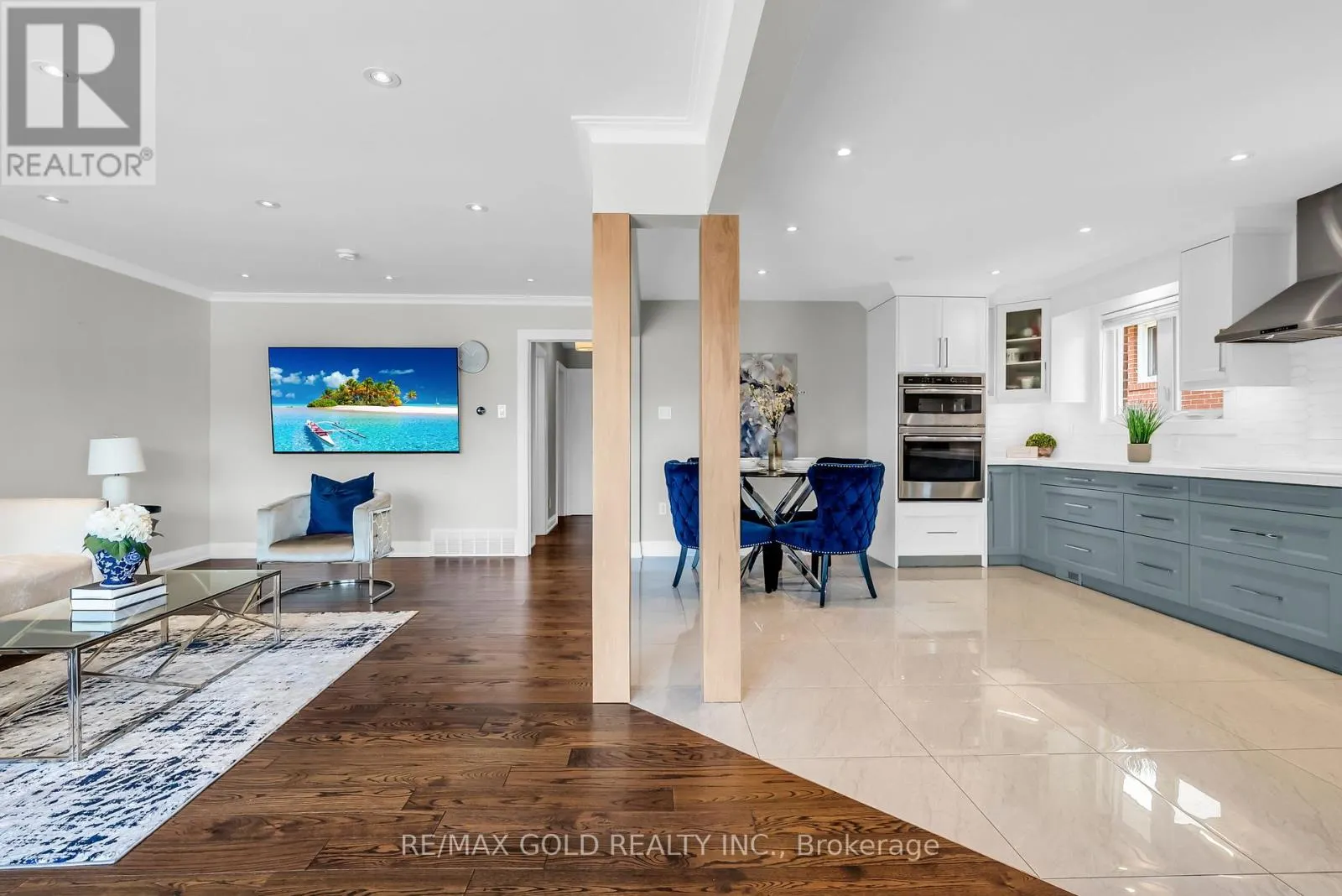 52 PARADELLE CRESCENT