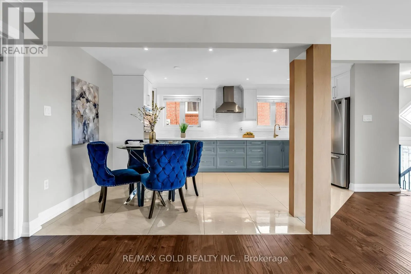 52 PARADELLE CRESCENT