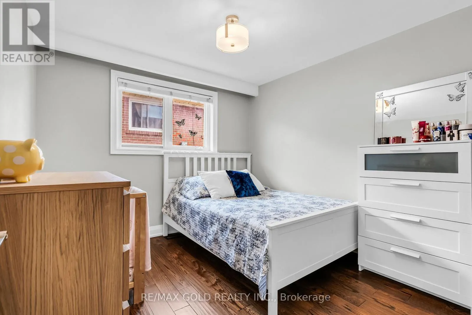 52 PARADELLE CRESCENT