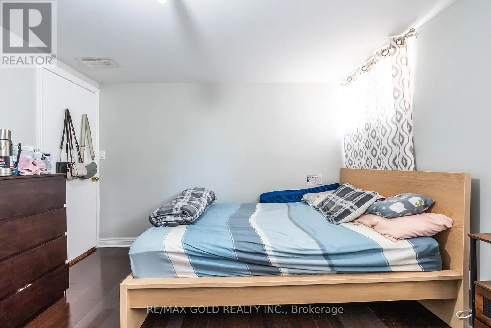 52 PARADELLE CRESCENT
