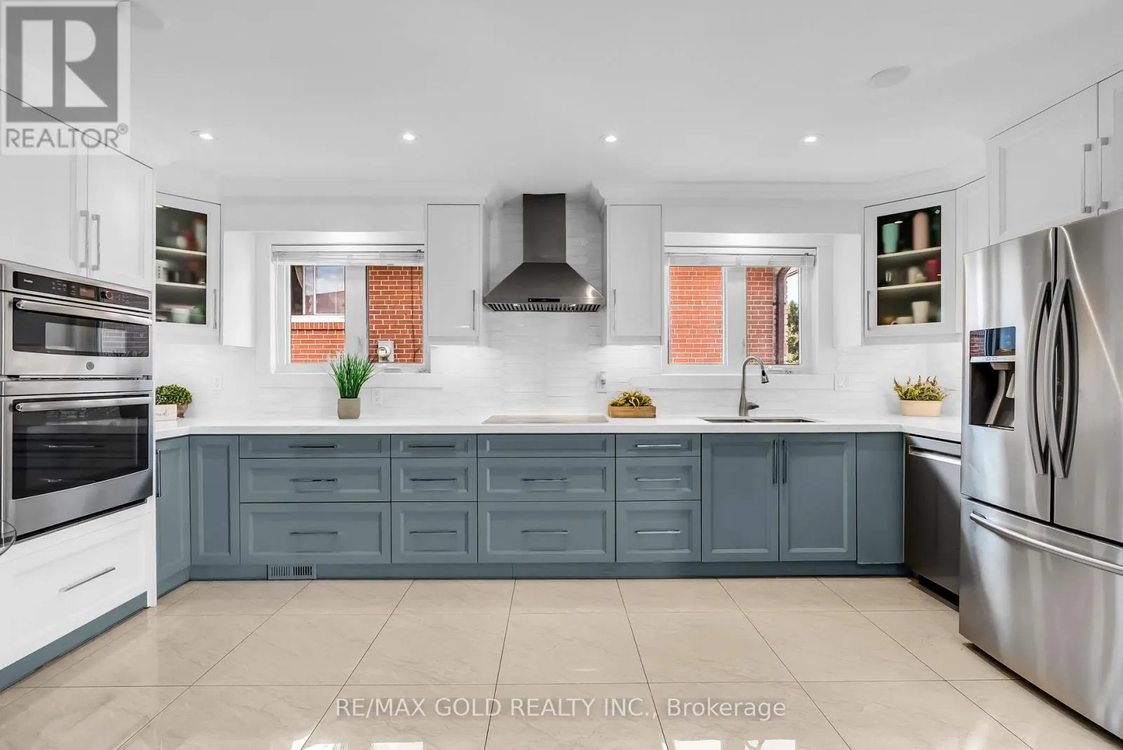 52 PARADELLE CRESCENT