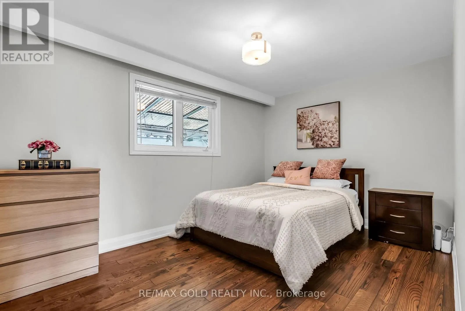 52 PARADELLE CRESCENT