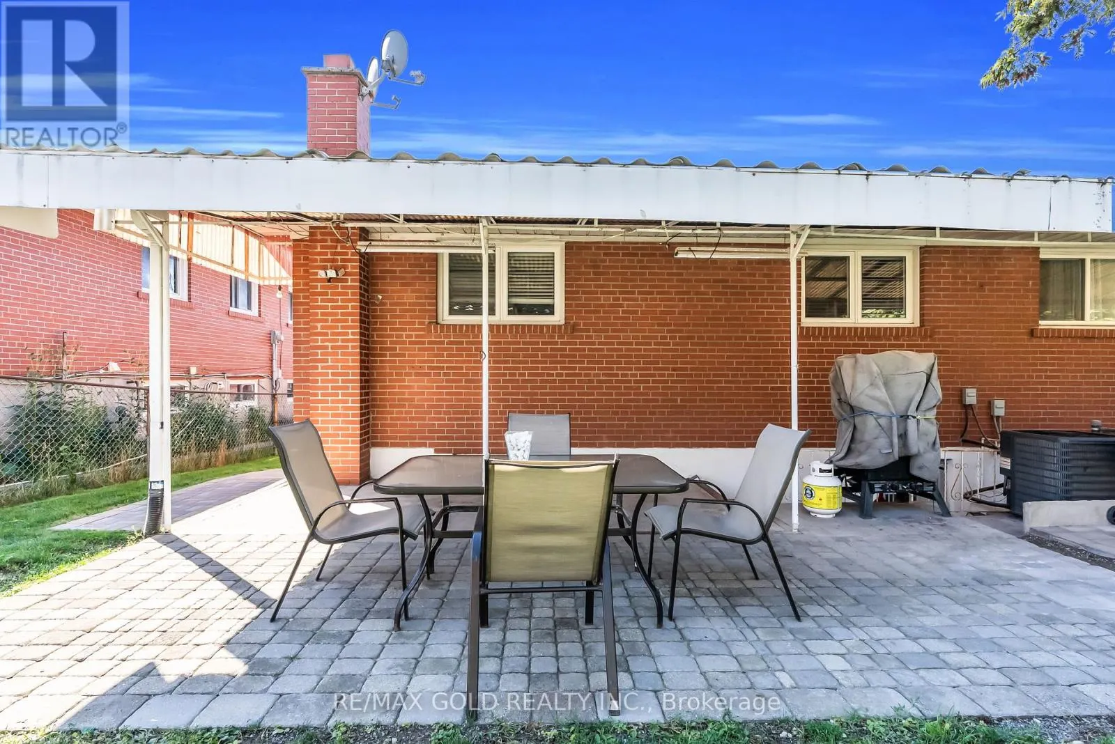 52 PARADELLE CRESCENT