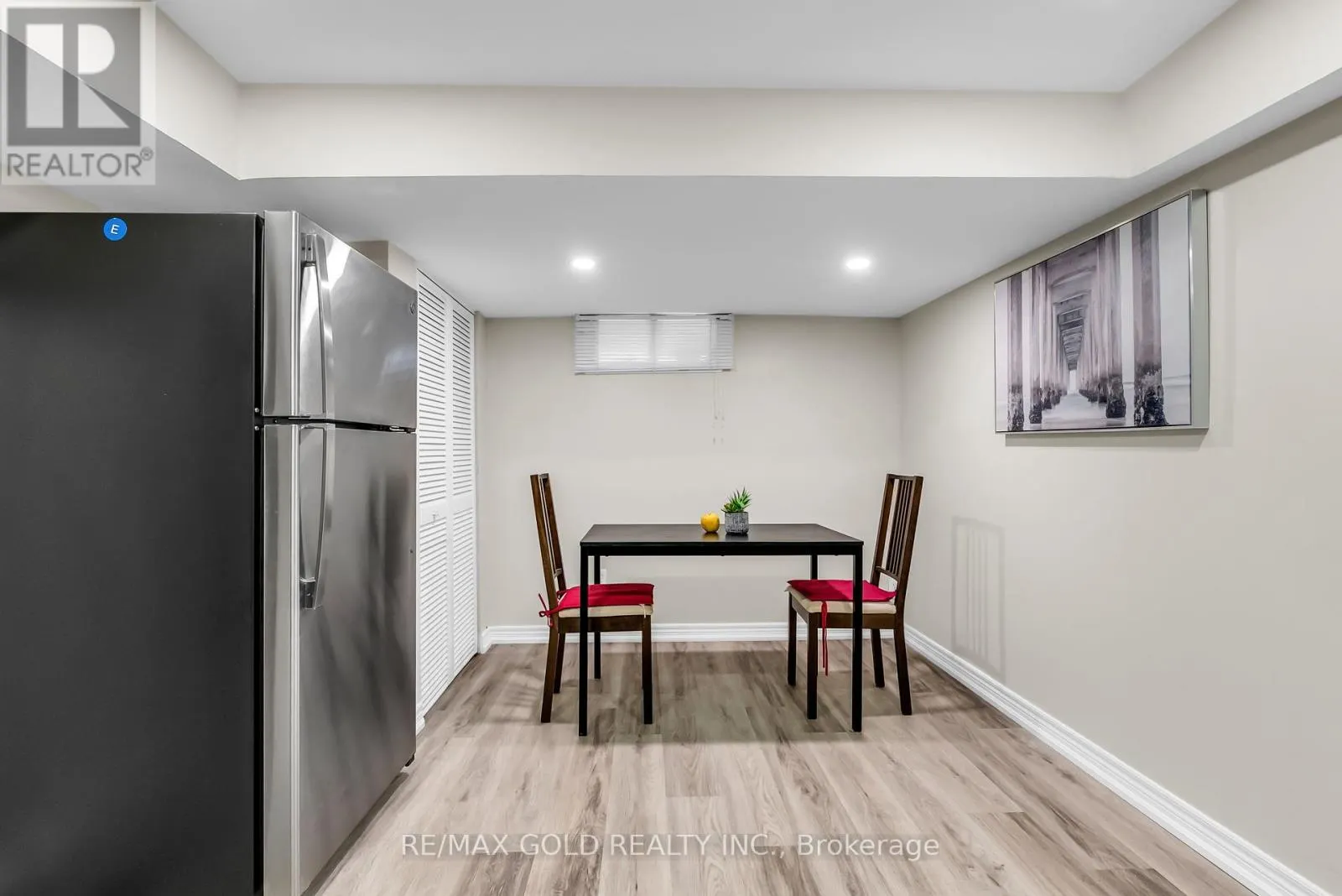 52 PARADELLE CRESCENT