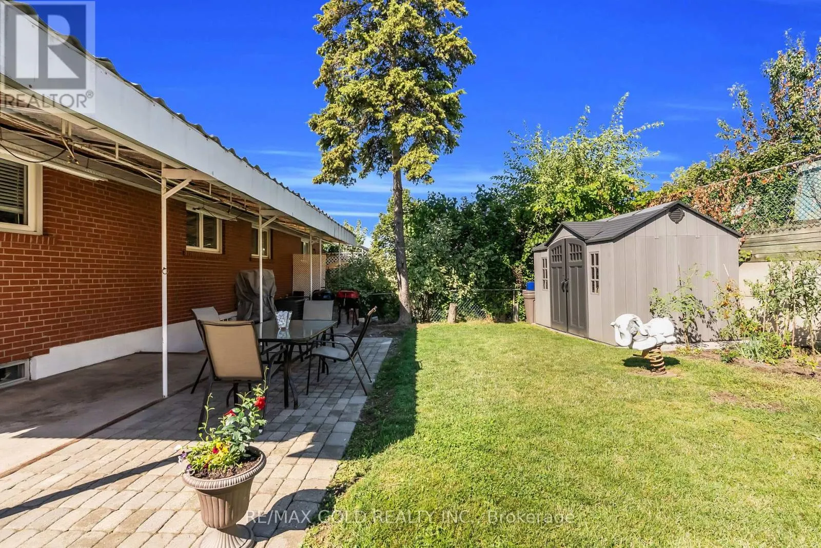 52 PARADELLE CRESCENT
