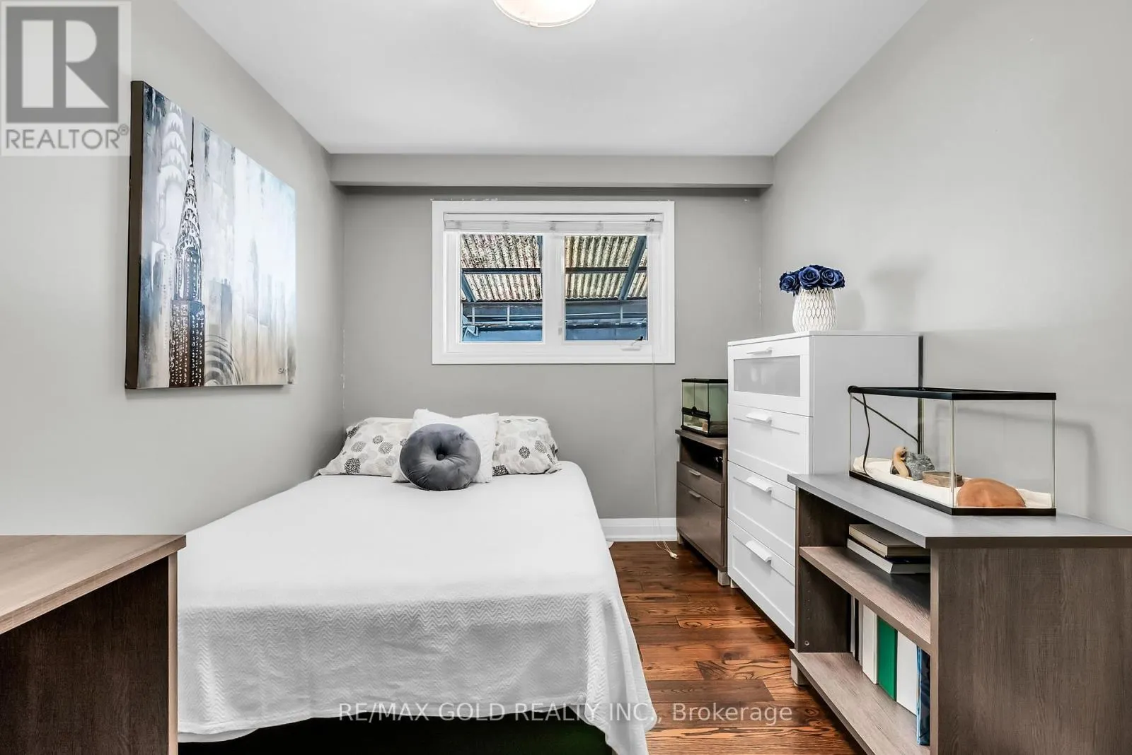 52 PARADELLE CRESCENT