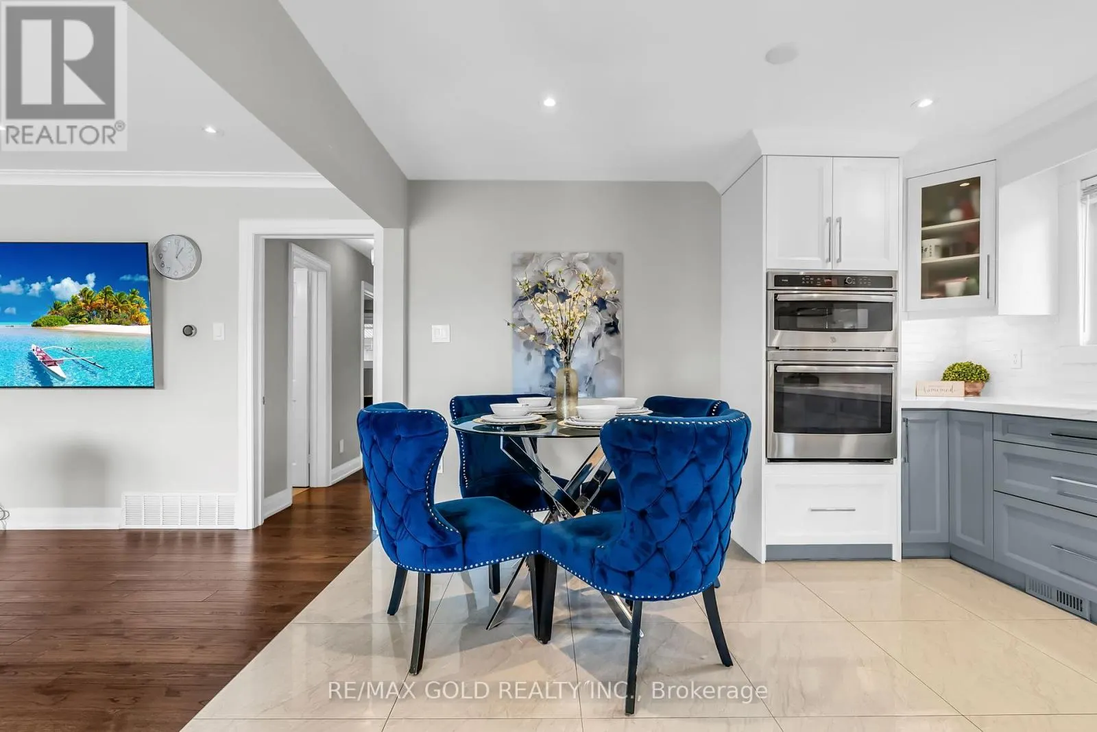 52 PARADELLE CRESCENT