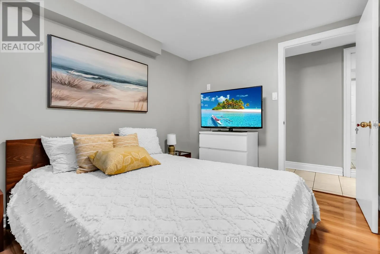 52 PARADELLE CRESCENT