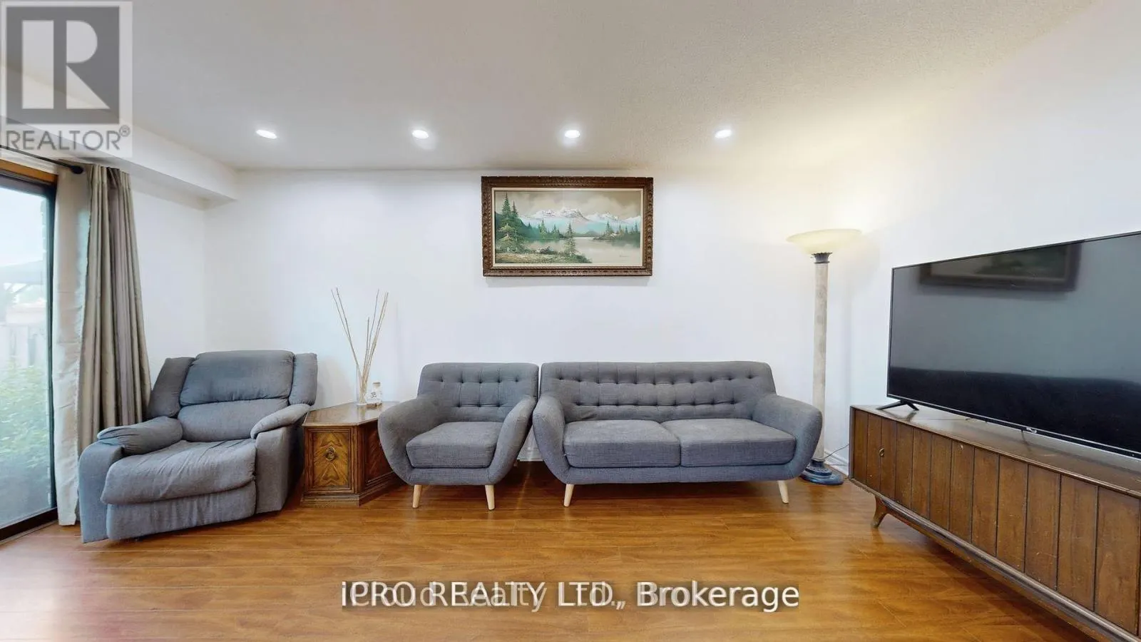 32 DAFOE CRESCENT