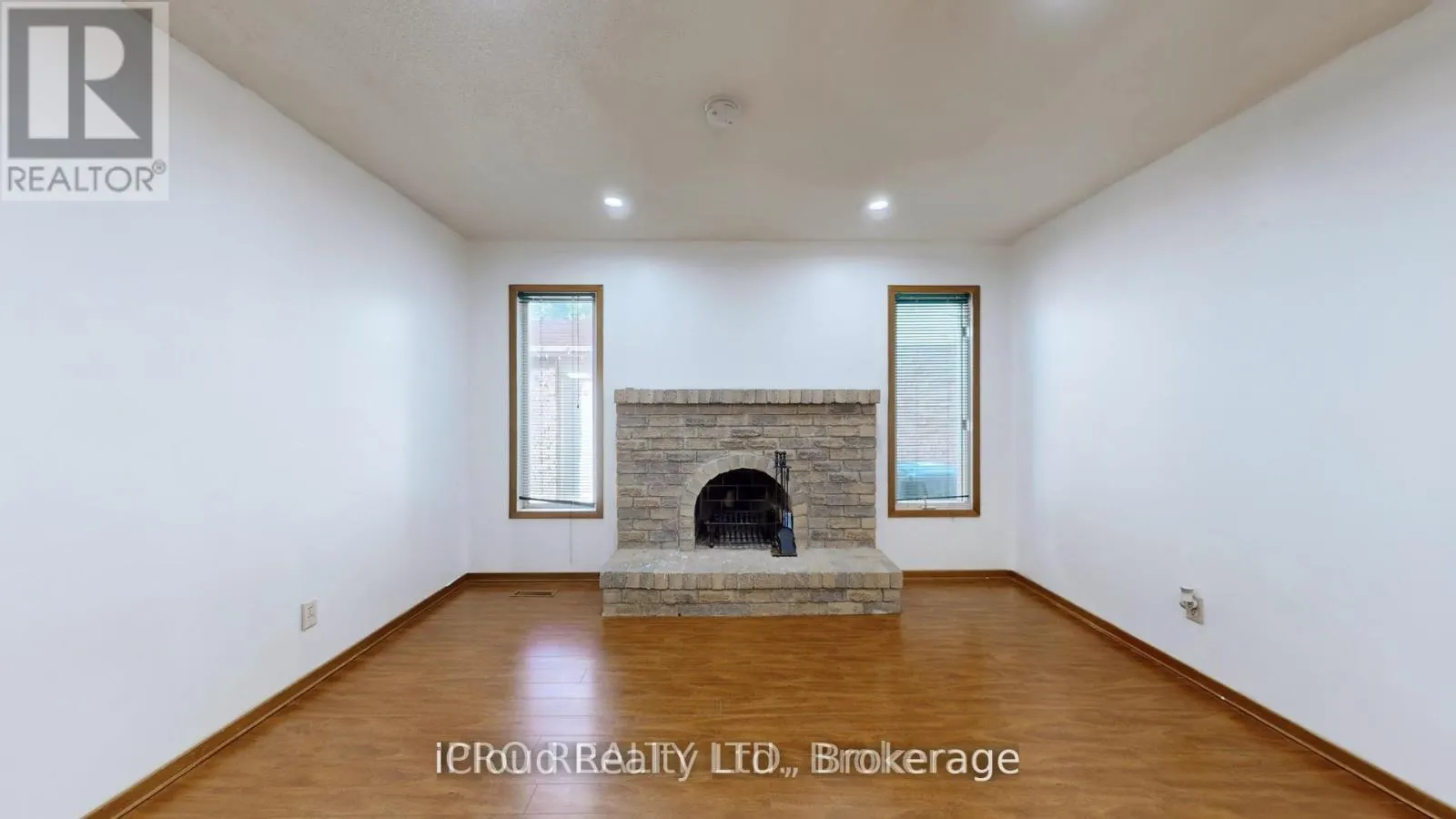 32 DAFOE CRESCENT