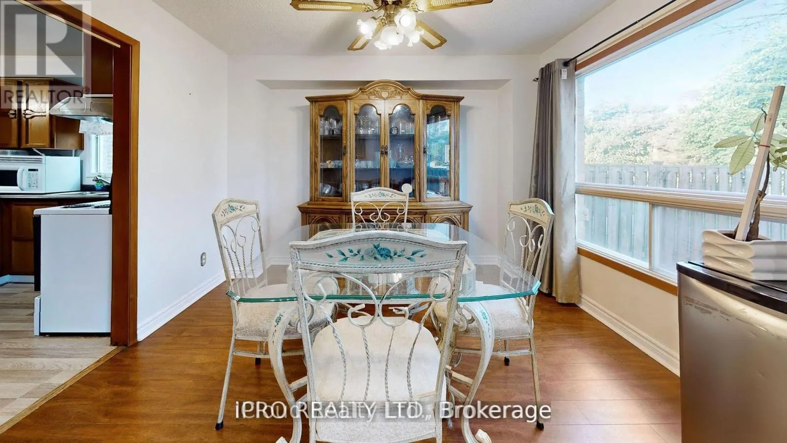 32 DAFOE CRESCENT