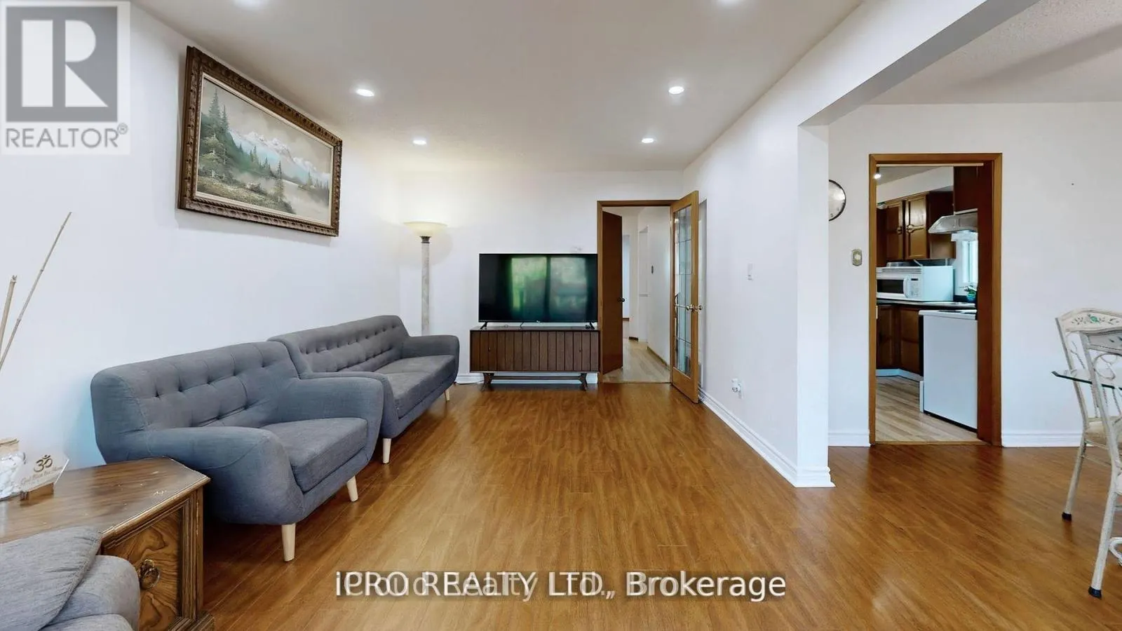 32 DAFOE CRESCENT