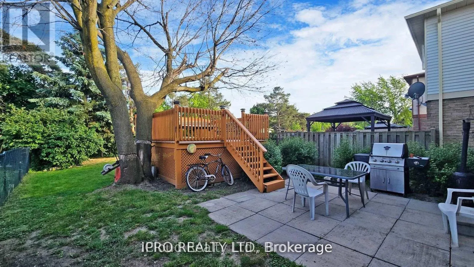 32 DAFOE CRESCENT