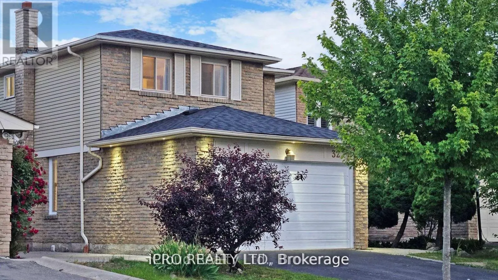 32 DAFOE CRESCENT