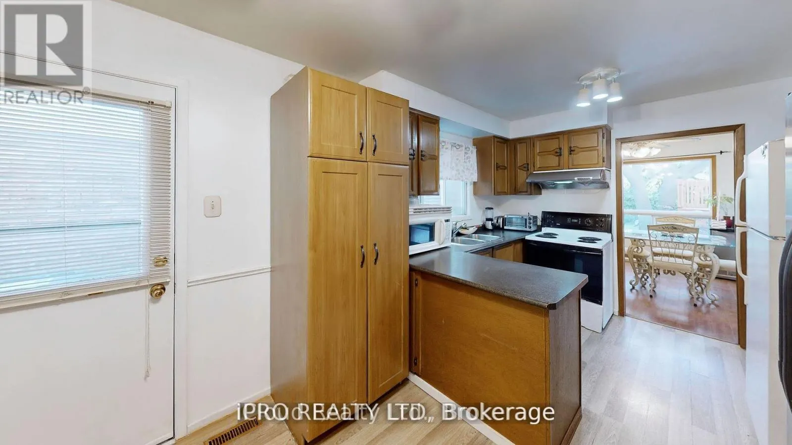 32 DAFOE CRESCENT