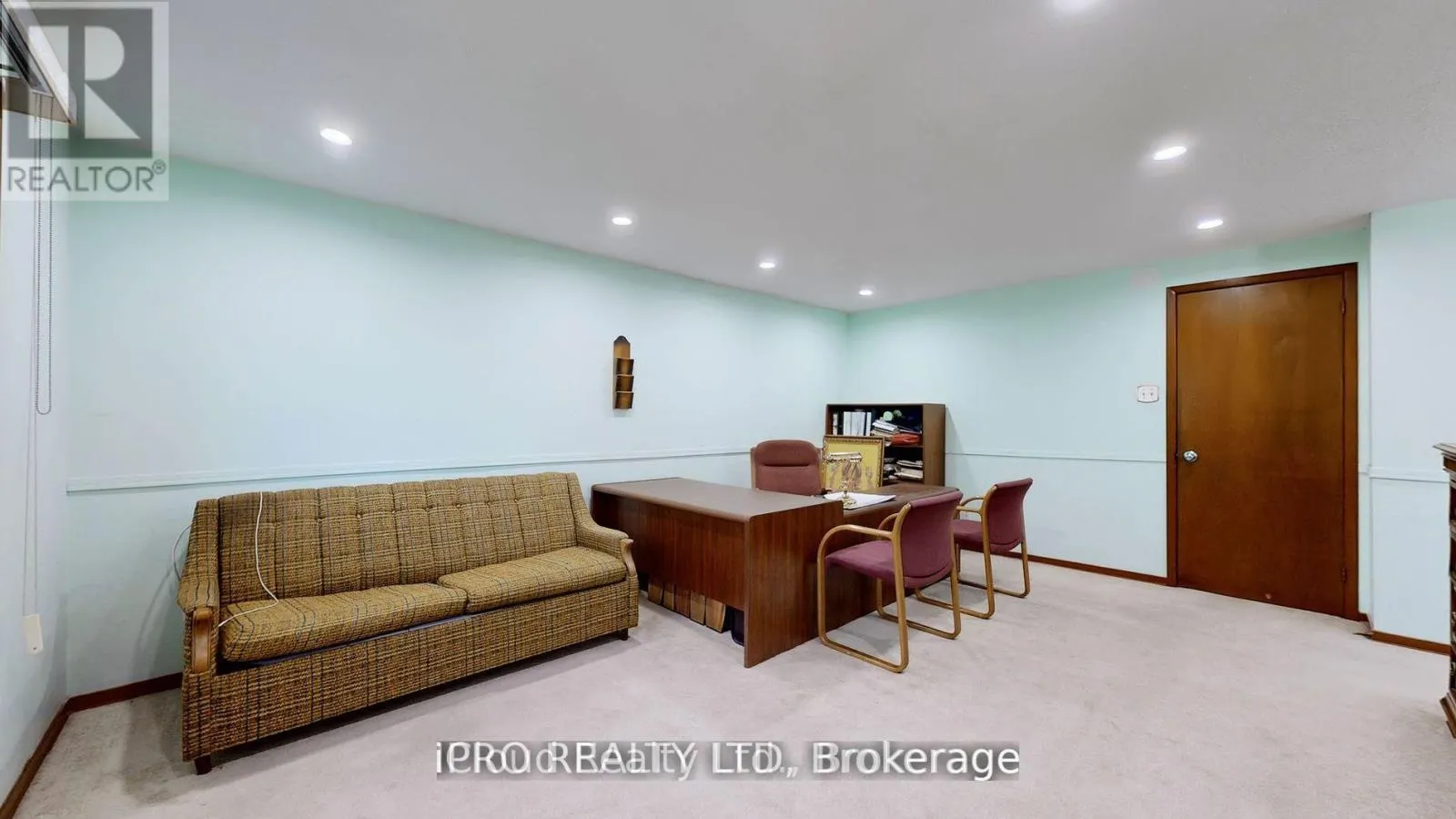 32 DAFOE CRESCENT
