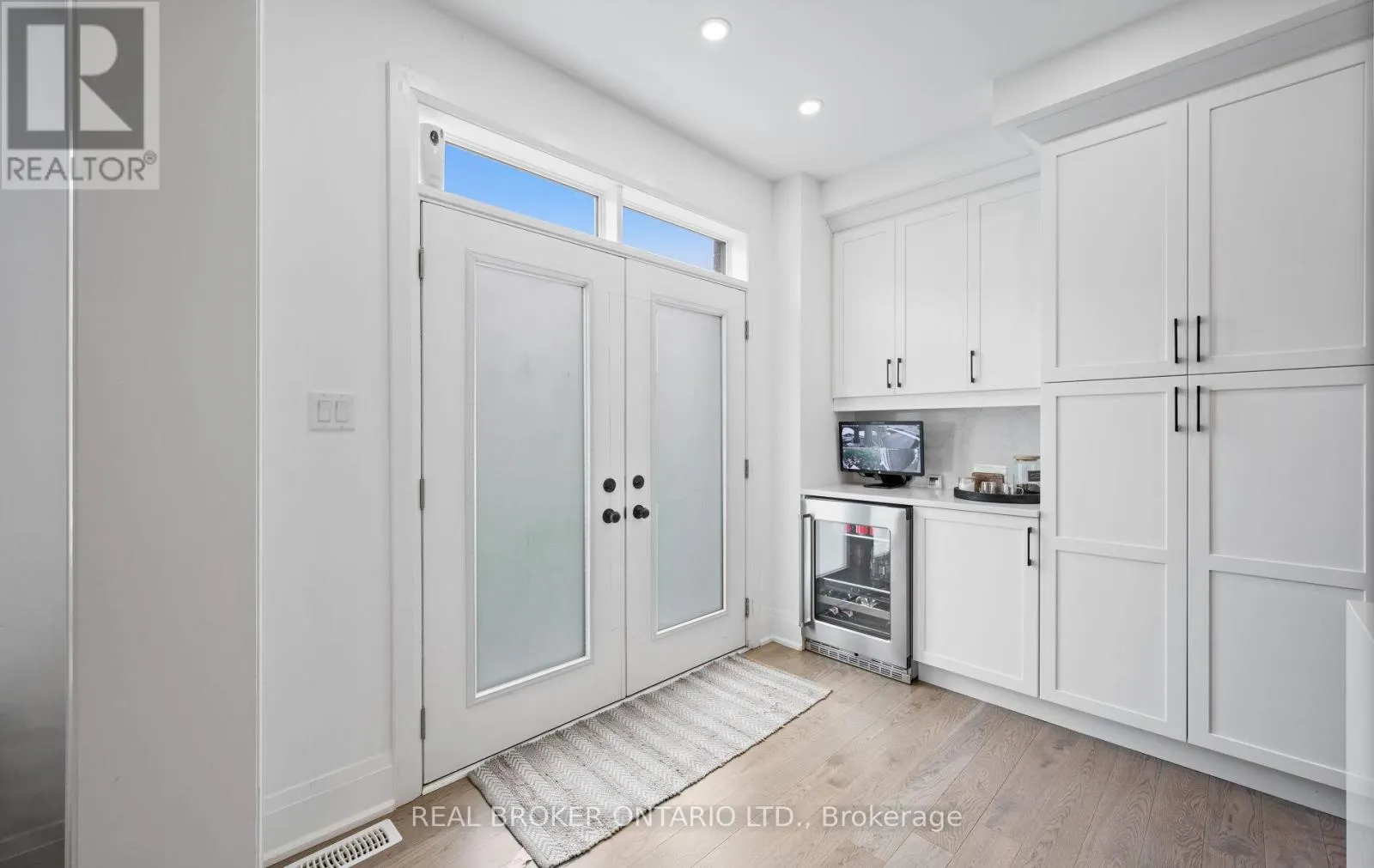 547 VETERANS DRIVE