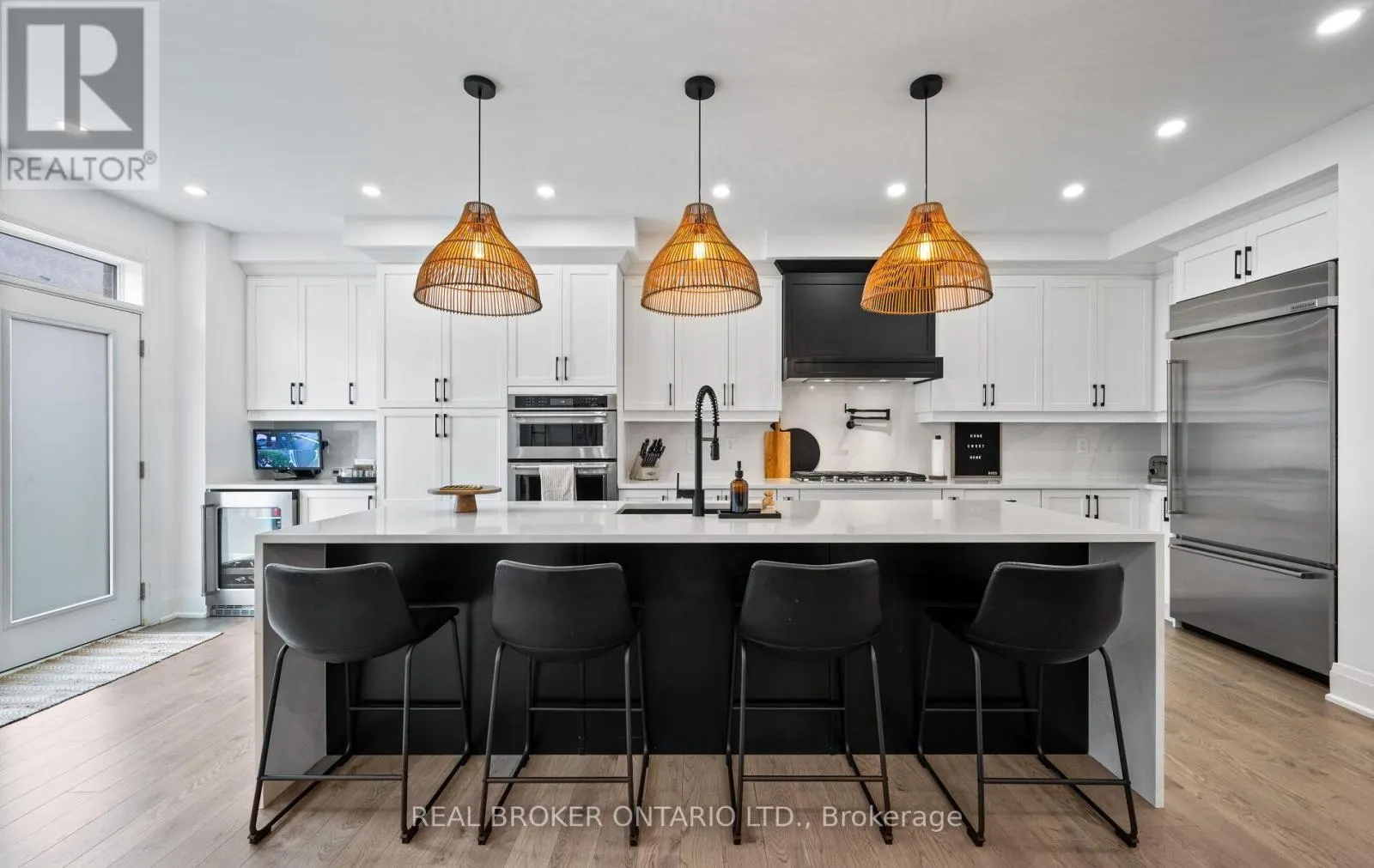 547 VETERANS DRIVE