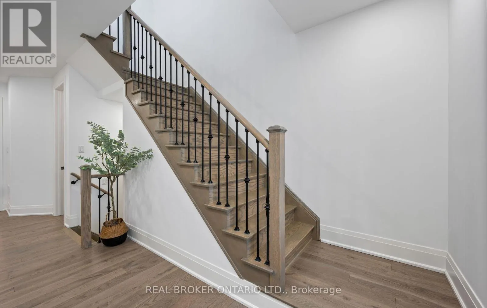 547 VETERANS DRIVE