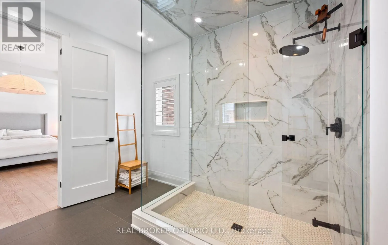547 VETERANS DRIVE