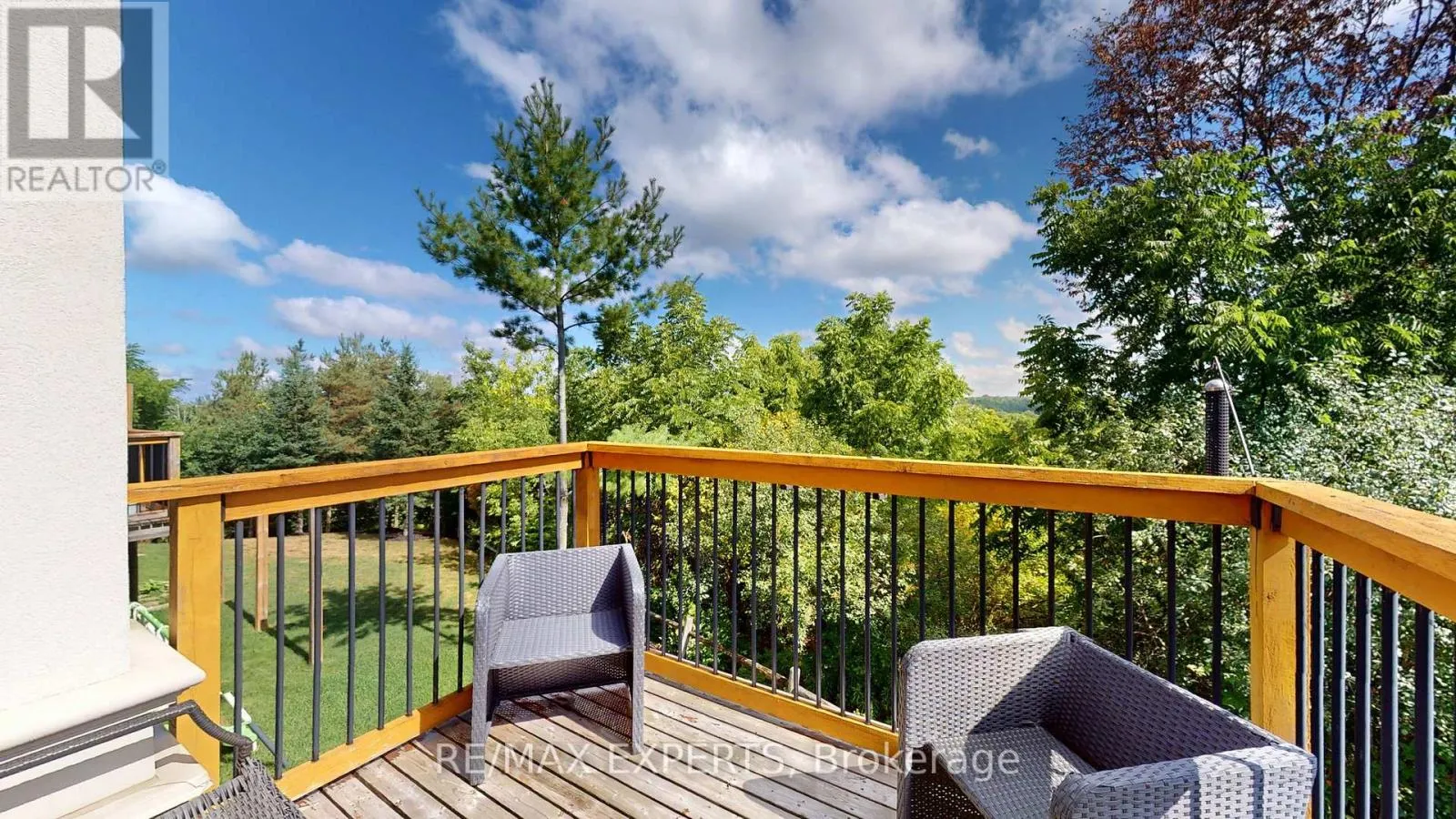 110 ROLLING HILLS LANE W