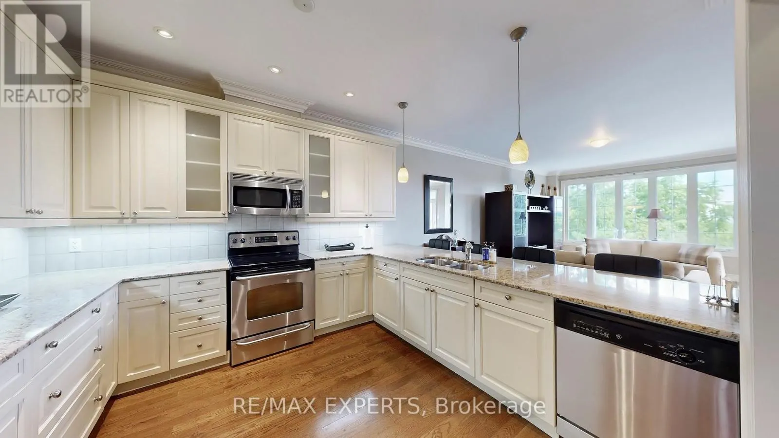 110 ROLLING HILLS LANE W