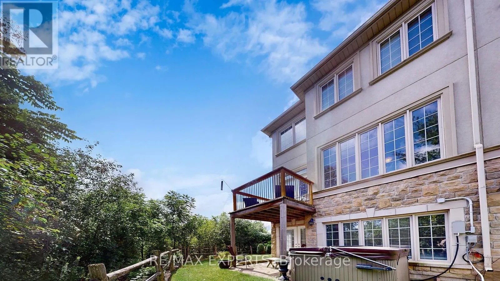 110 ROLLING HILLS LANE W