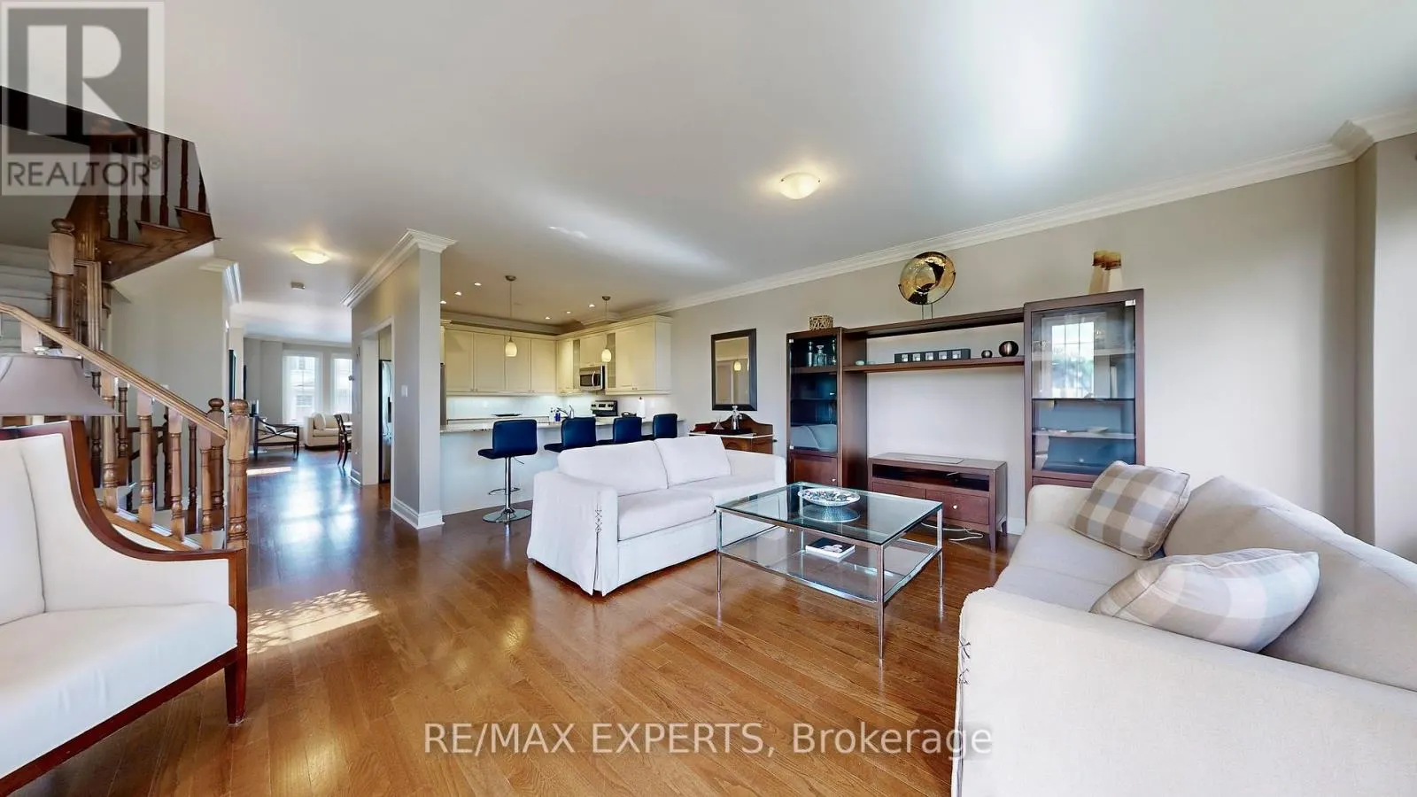 110 ROLLING HILLS LANE W