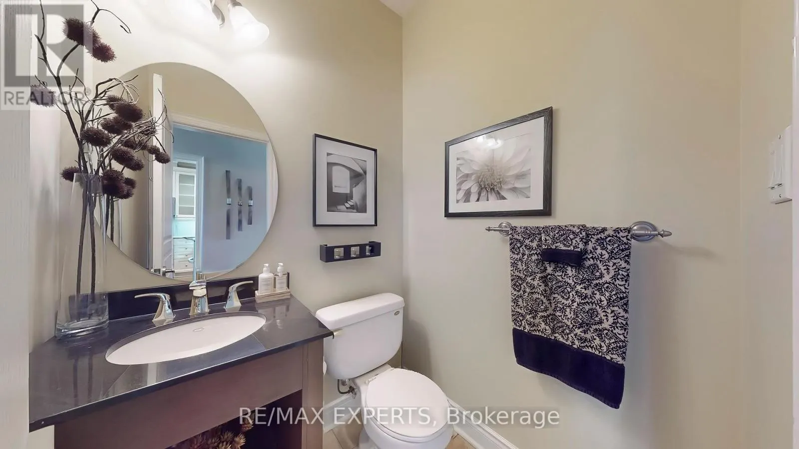 110 ROLLING HILLS LANE W