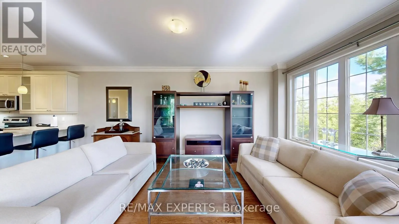 110 ROLLING HILLS LANE W