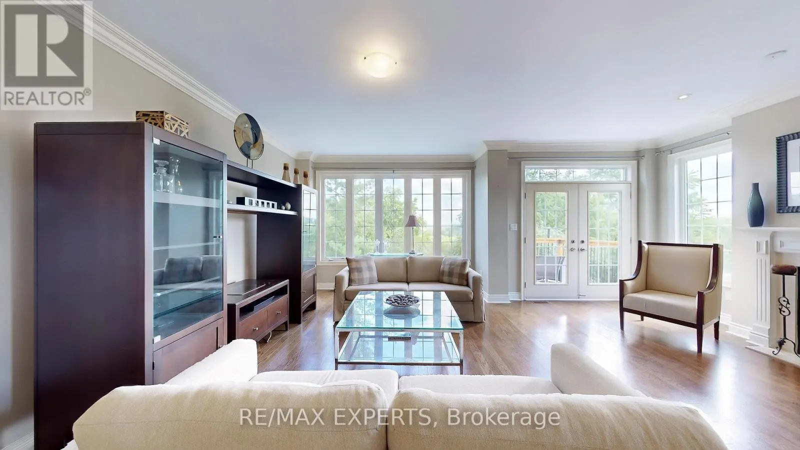 110 ROLLING HILLS LANE W