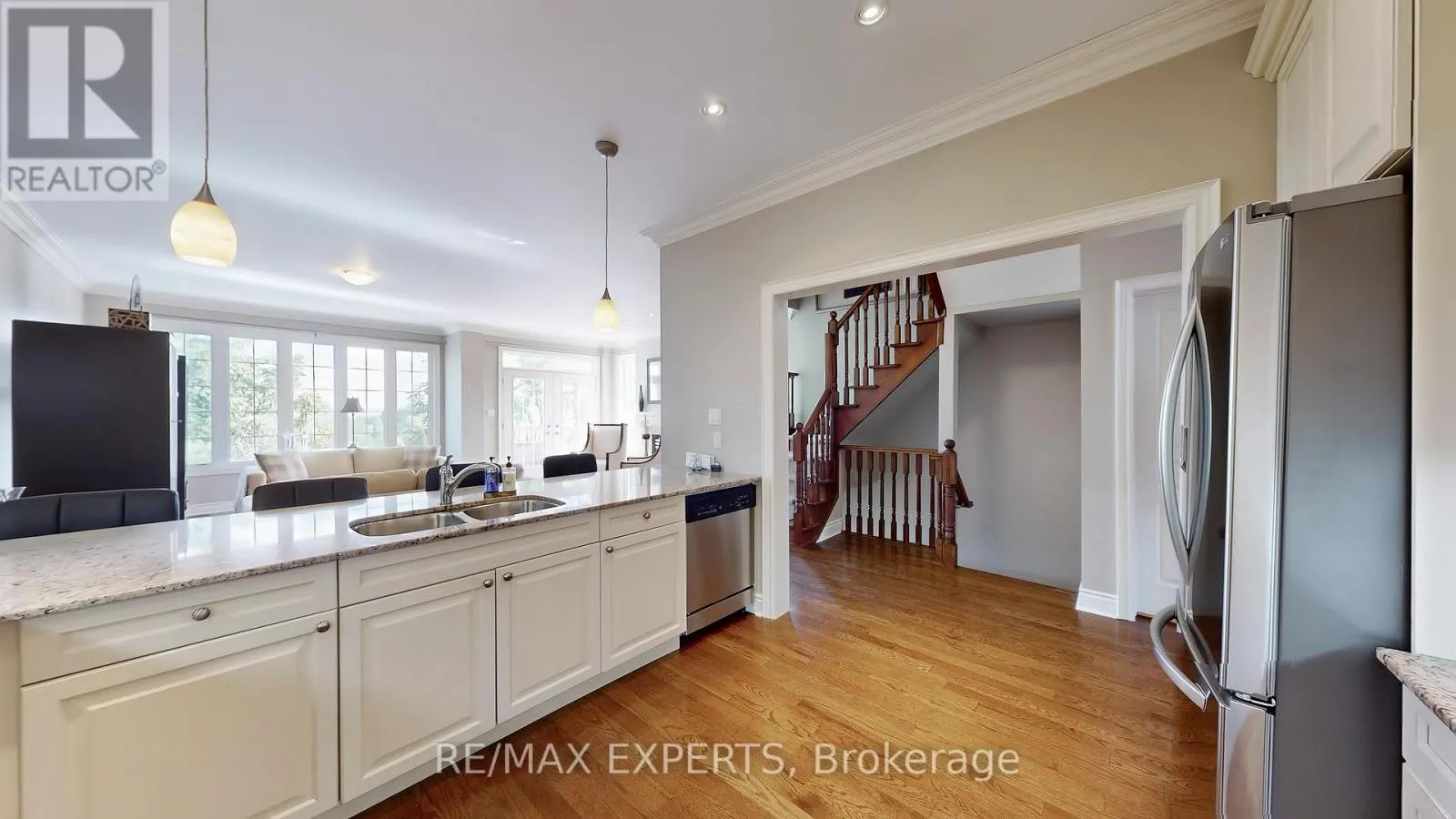 110 ROLLING HILLS LANE W