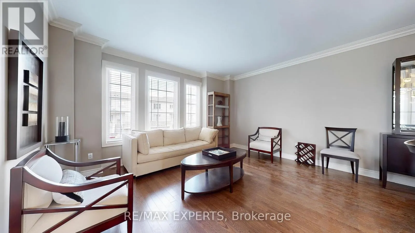 110 ROLLING HILLS LANE W