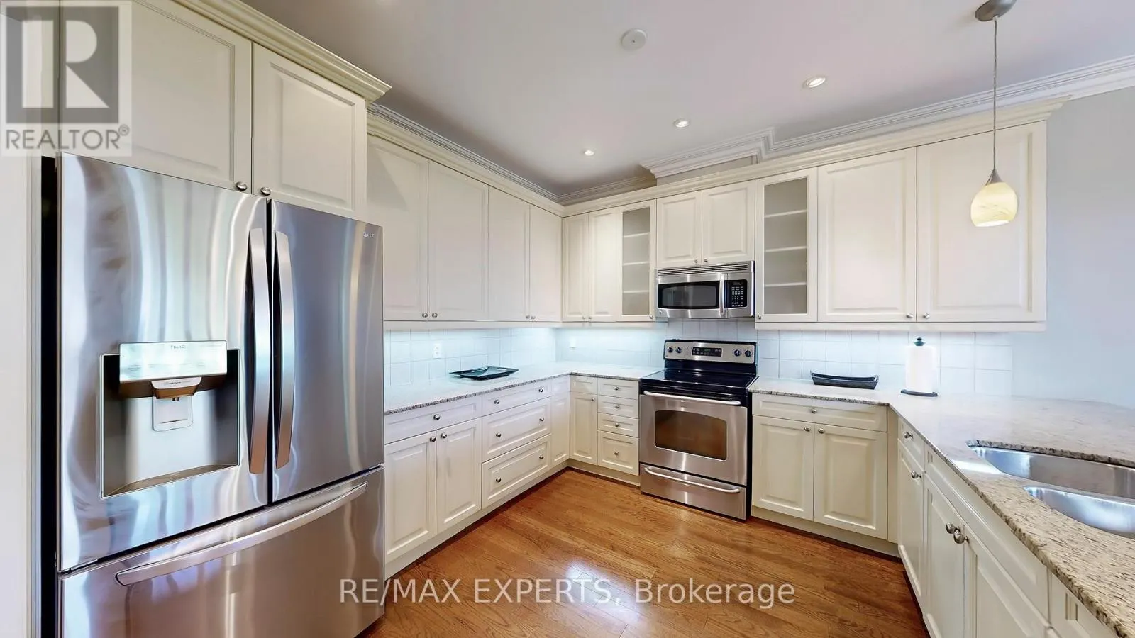 110 ROLLING HILLS LANE W