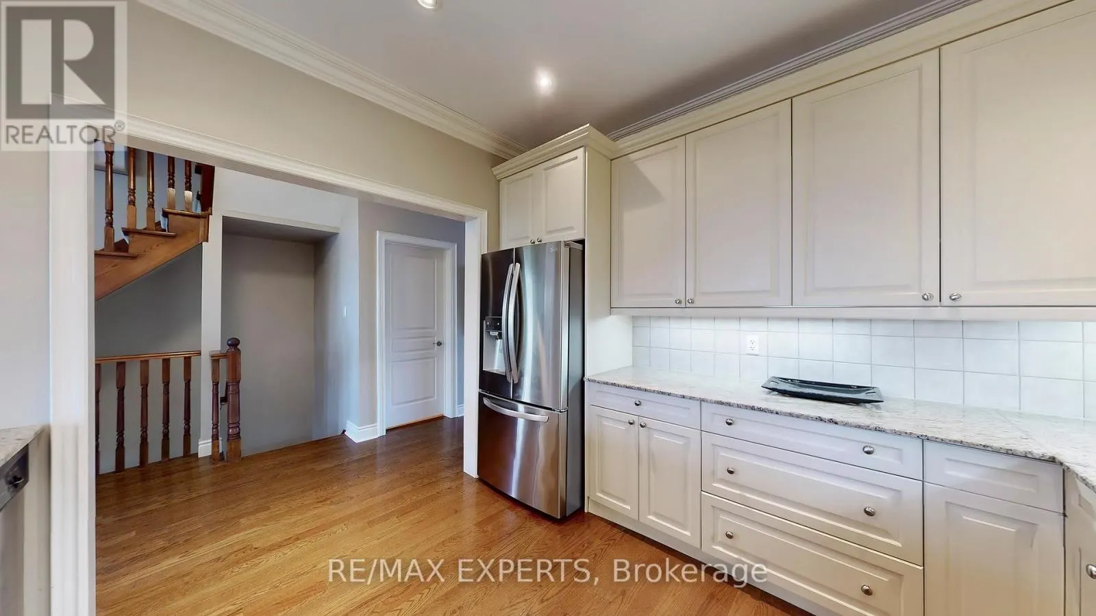 110 ROLLING HILLS LANE W