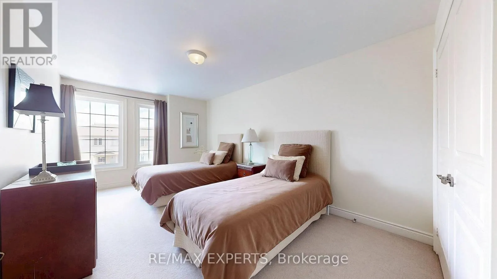 110 ROLLING HILLS LANE W