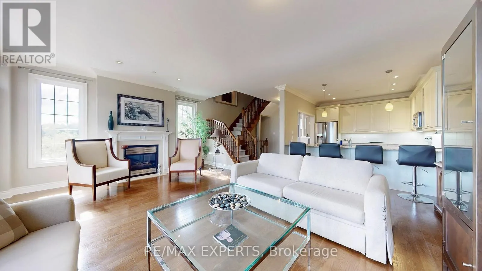 110 ROLLING HILLS LANE W