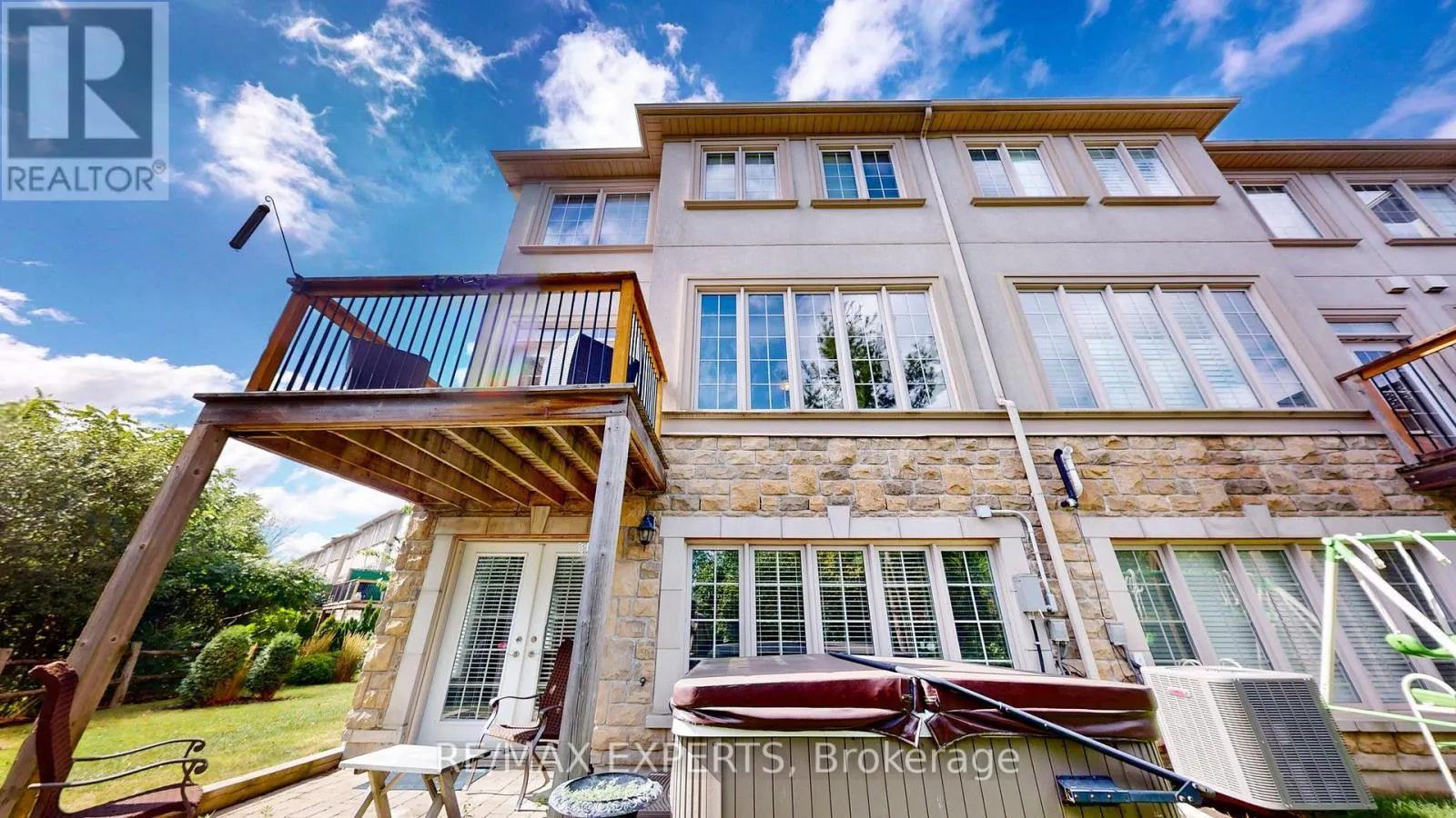 110 ROLLING HILLS LANE W