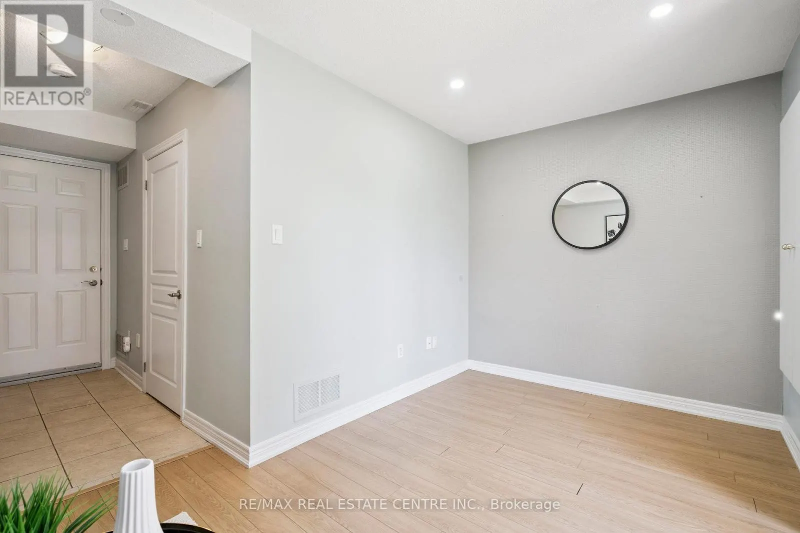 77 - 4950 ALBINA WAY
