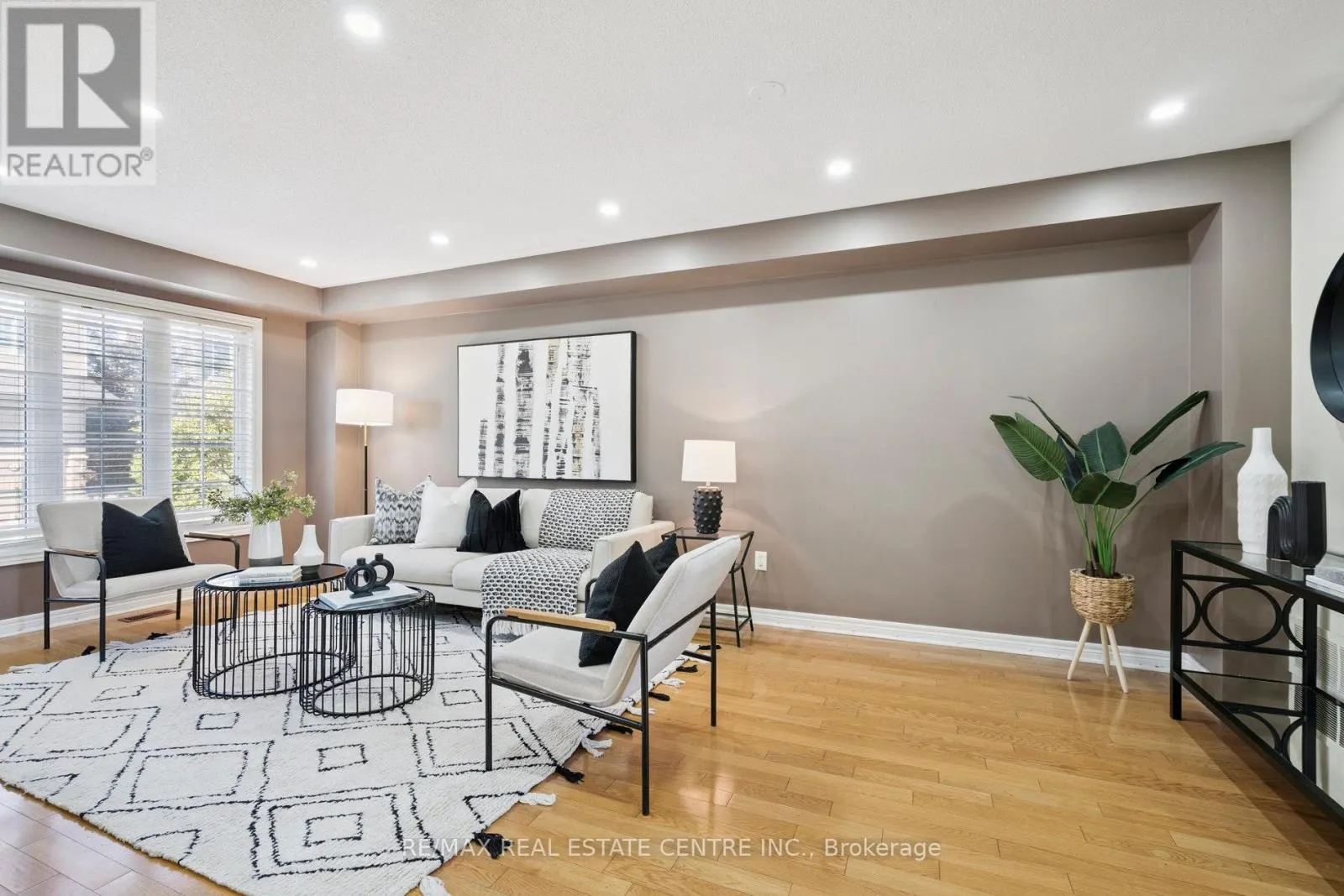 77 - 4950 ALBINA WAY