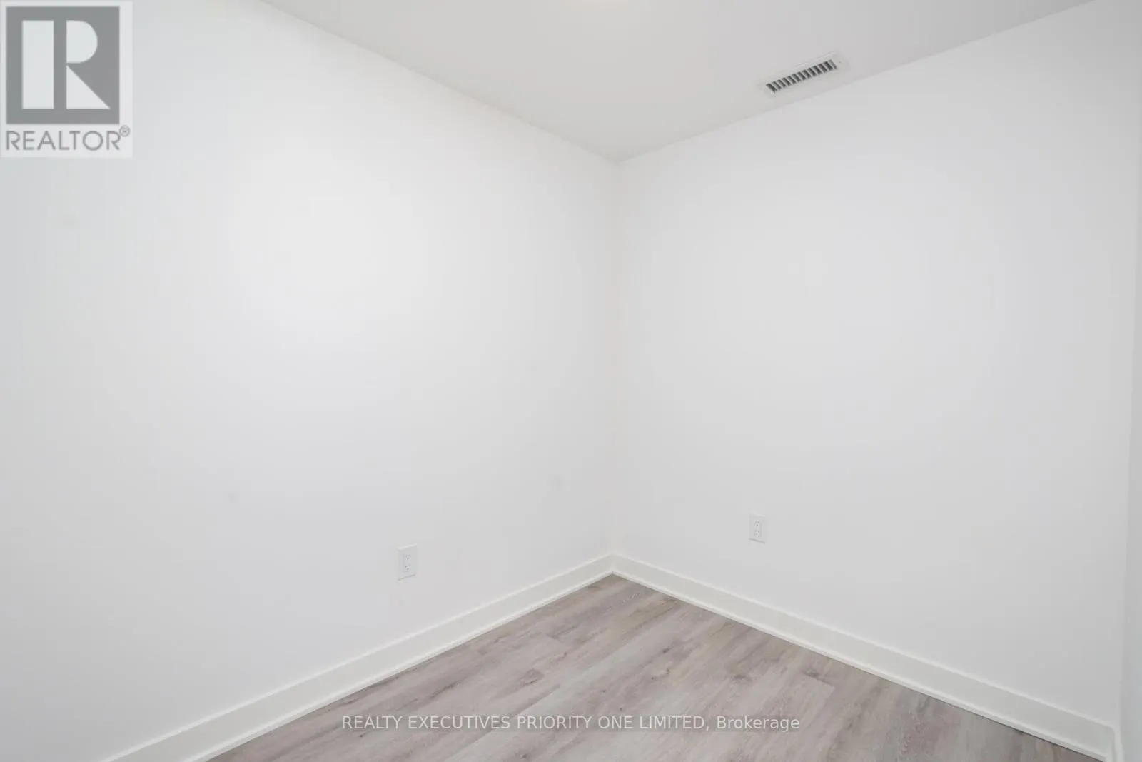 405 - 36 ZORRA STREET