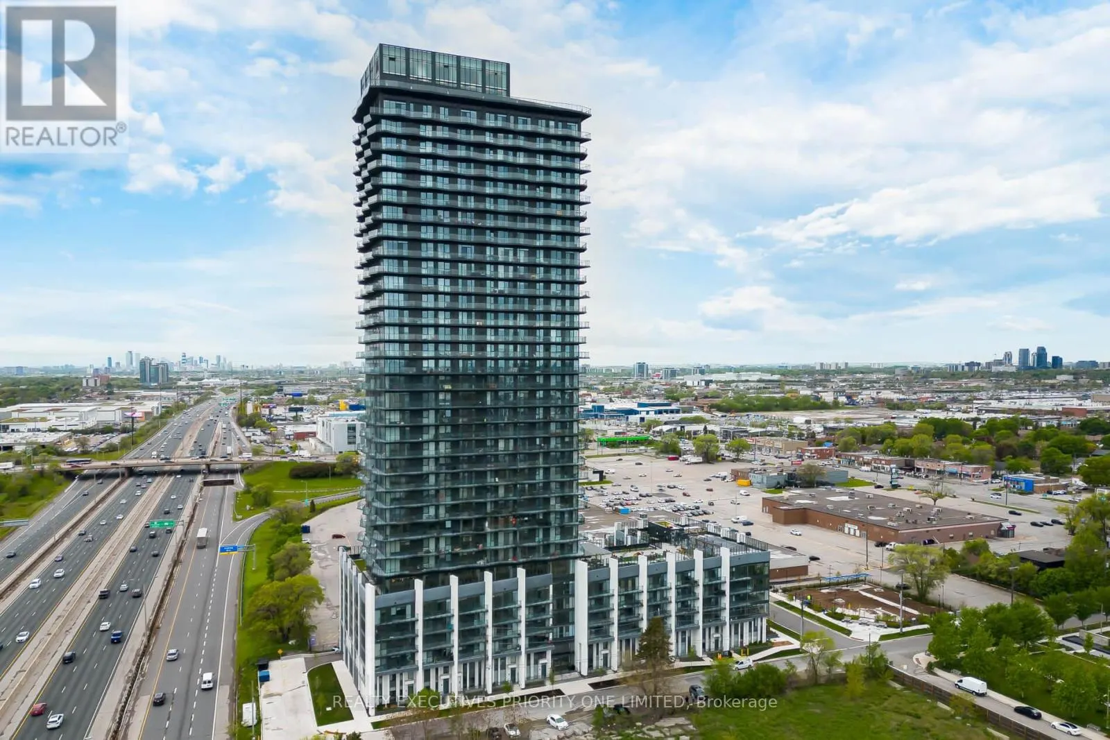 405 - 36 ZORRA STREET