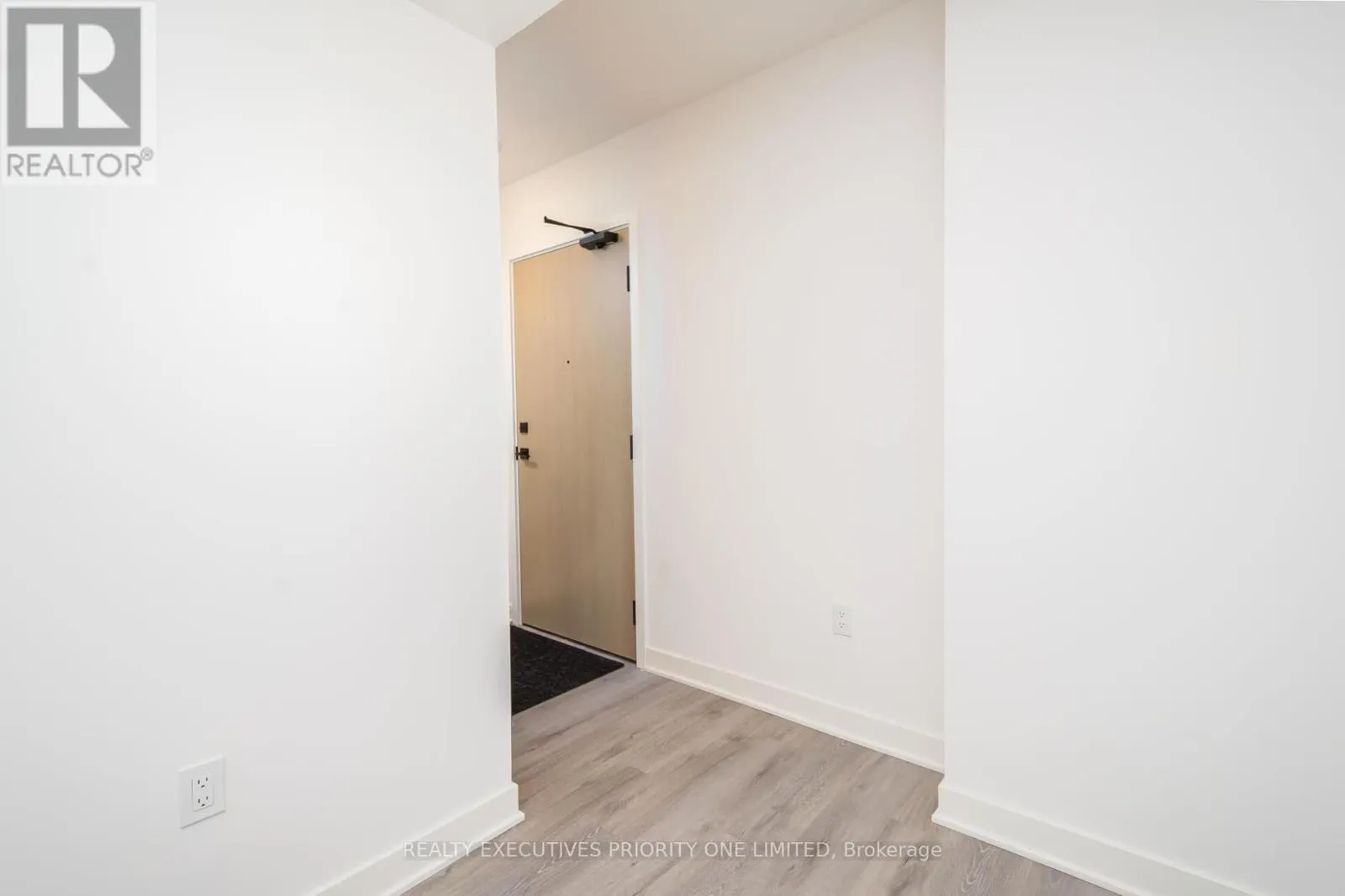 405 - 36 ZORRA STREET
