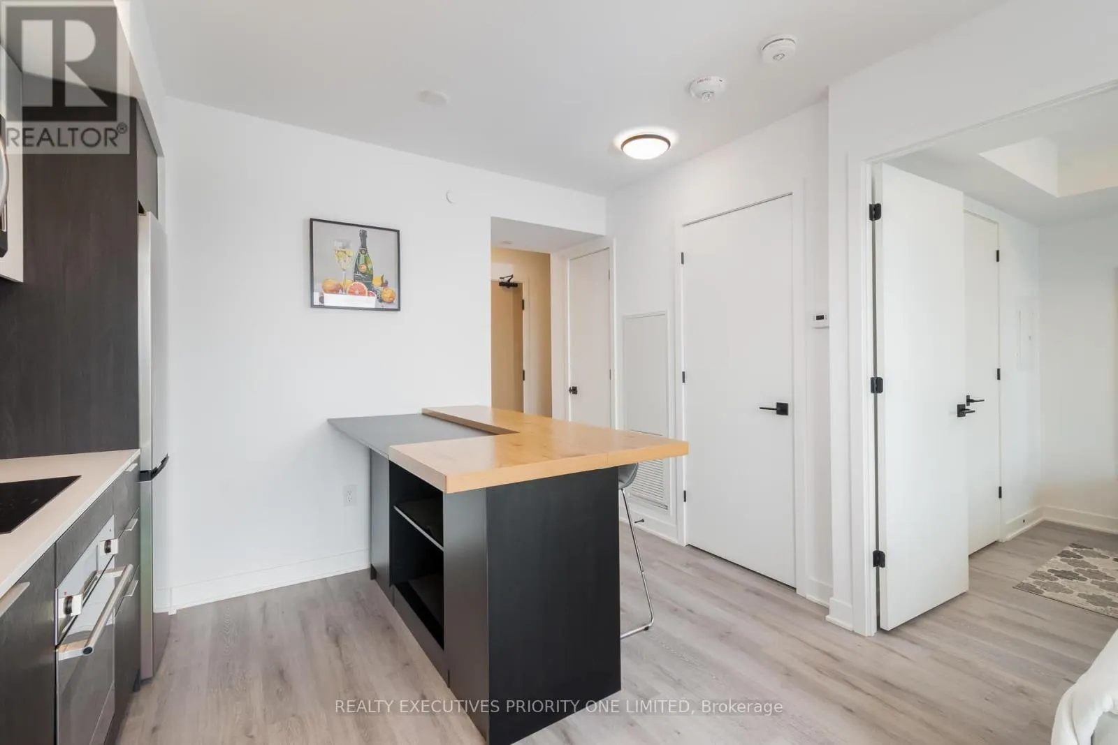 405 - 36 ZORRA STREET