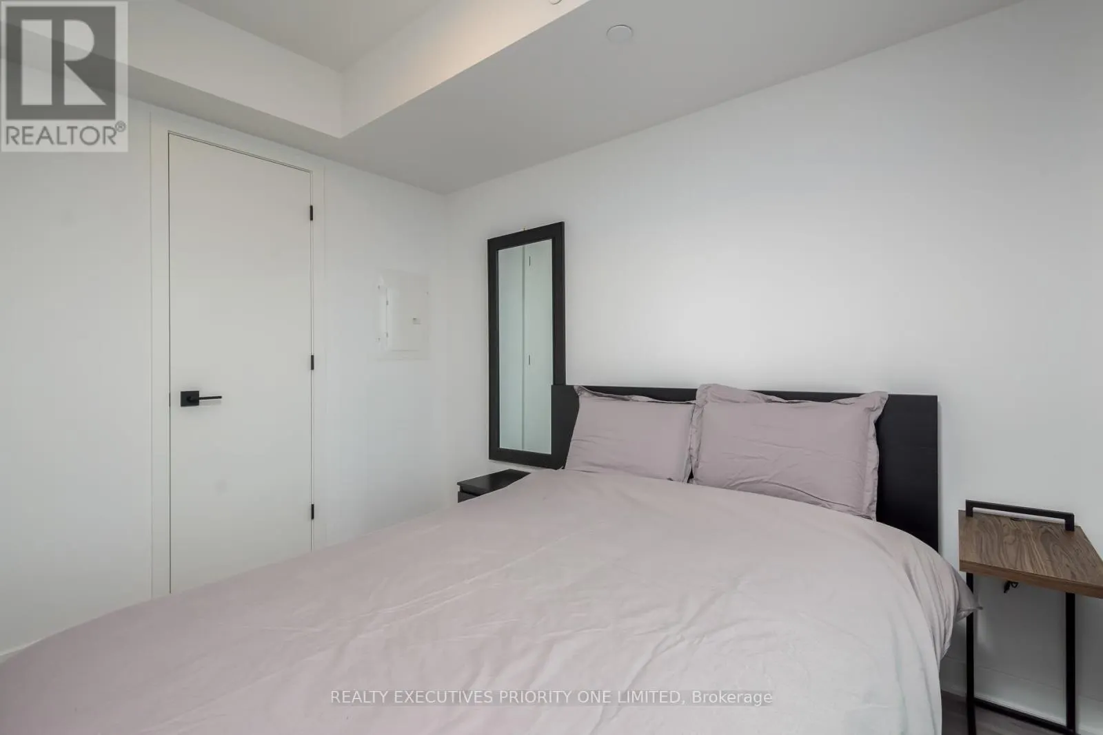 405 - 36 ZORRA STREET