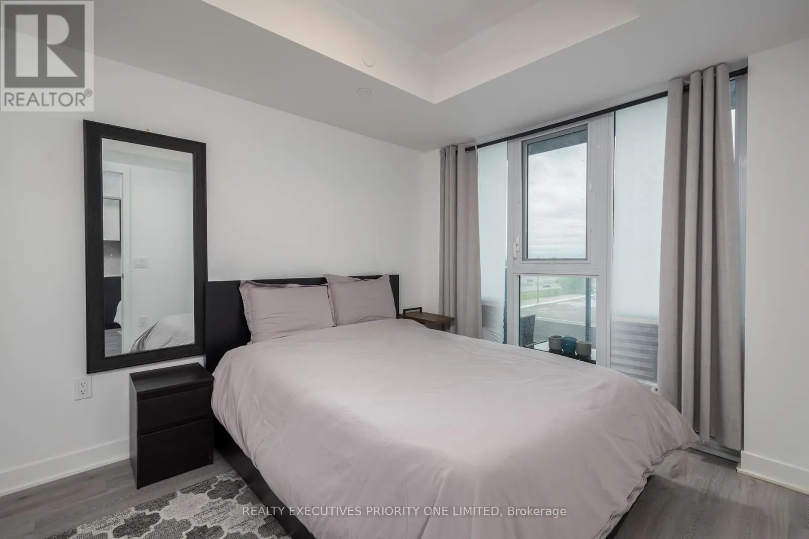 405 - 36 ZORRA STREET