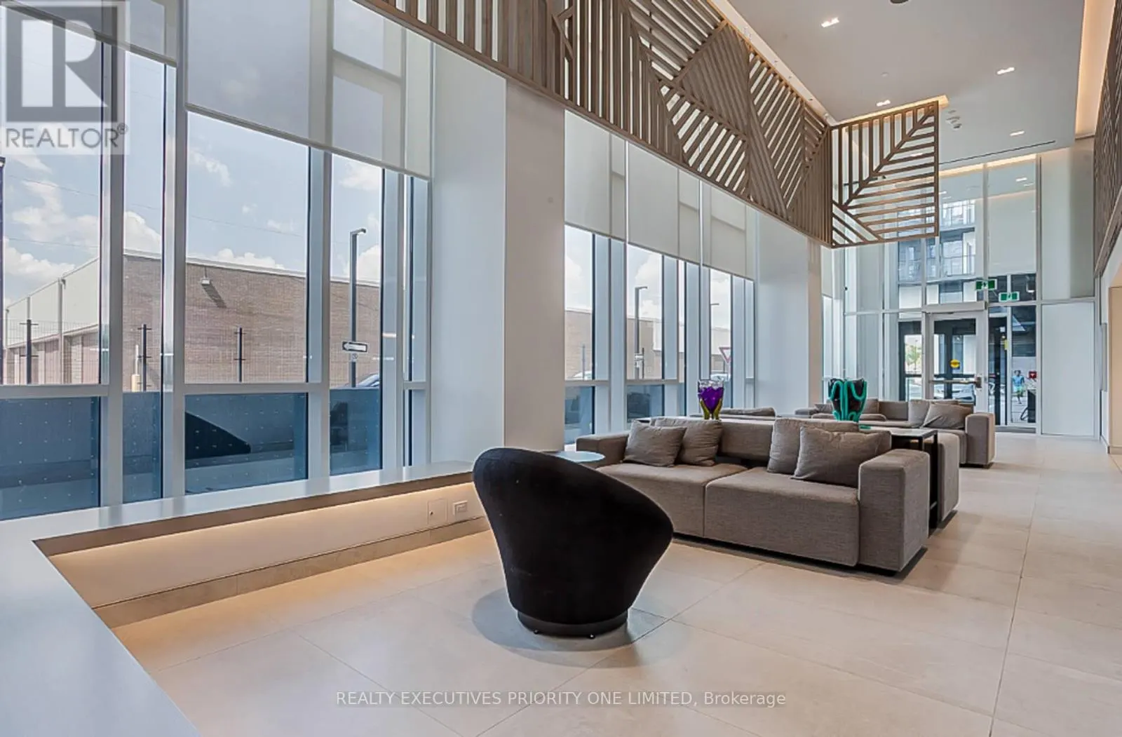 405 - 36 ZORRA STREET