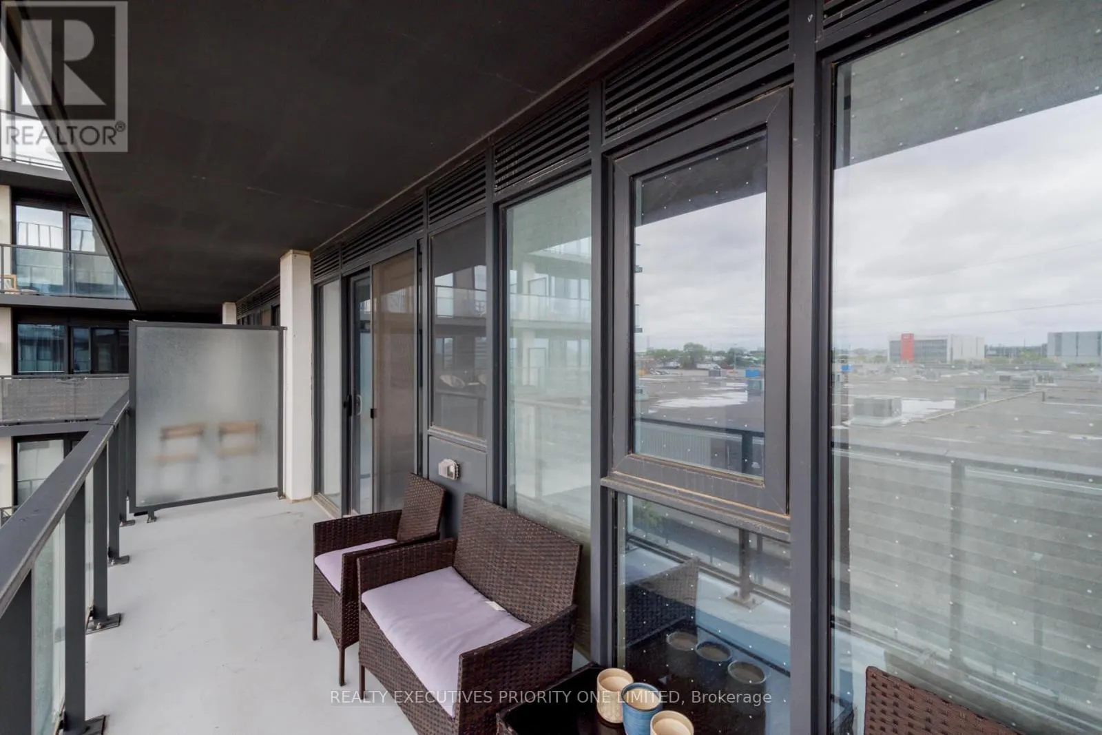 405 - 36 ZORRA STREET